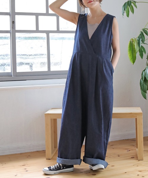 Crisp（クリスプ）の「Vネックデニムサロペット（サロペット/オーバーオール・レディース・ネイビー/ブラック/ブラック系/イエロー系・FREE）」の13枚目の写真