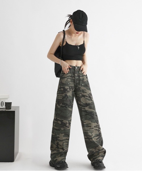 lilful(リルフル)の「カモフラージュ ダブルニースタッズ デニムストレートパンツ 迷彩柄(デニムパンツ・レディース・グリーン・M/L)」の6枚目の写真