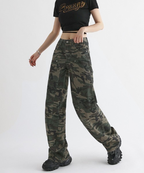 lilful(リルフル)の「カモフラージュ ダブルニースタッズ デニムストレートパンツ 迷彩柄(デニムパンツ・レディース・グリーン・M/L)」の13枚目の写真