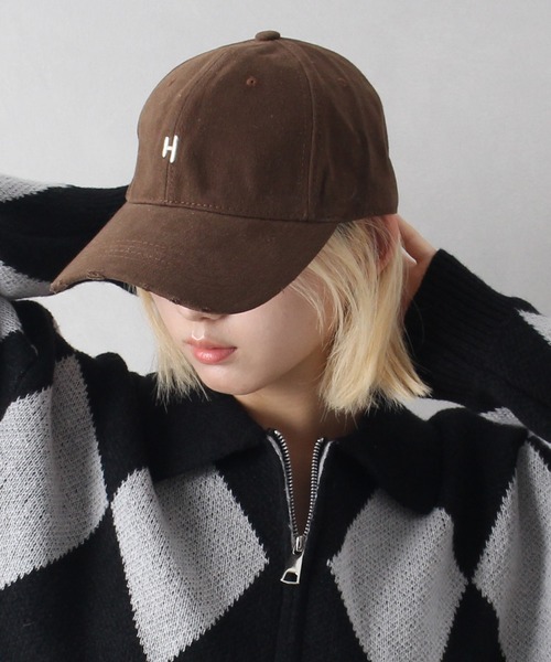 SpRay(スプレイ)の「イニシャル刺繍キャップ(H)(キャップ・レディース・チャコールグレー/ブラック/ベージュ/ブラウン/レッド/アイボリー・FREE)」の5枚目の写真