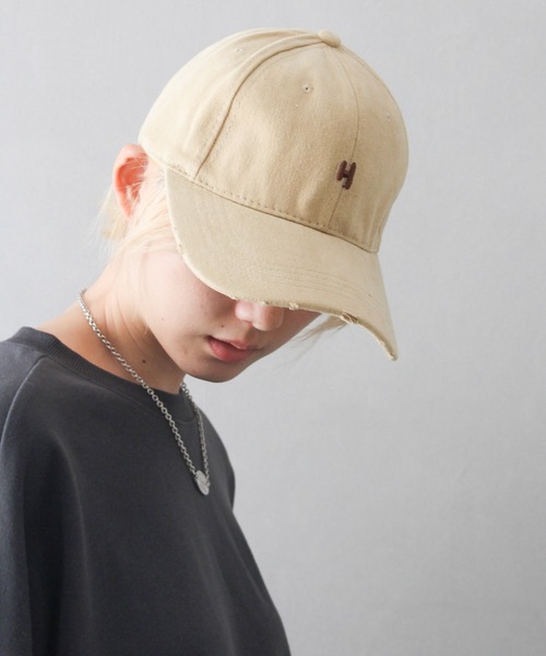 SpRay(スプレイ)の「イニシャル刺繍キャップ(H)(キャップ・レディース・チャコールグレー/ブラック/ベージュ/ブラウン/レッド/アイボリー・FREE)」の18枚目の写真
