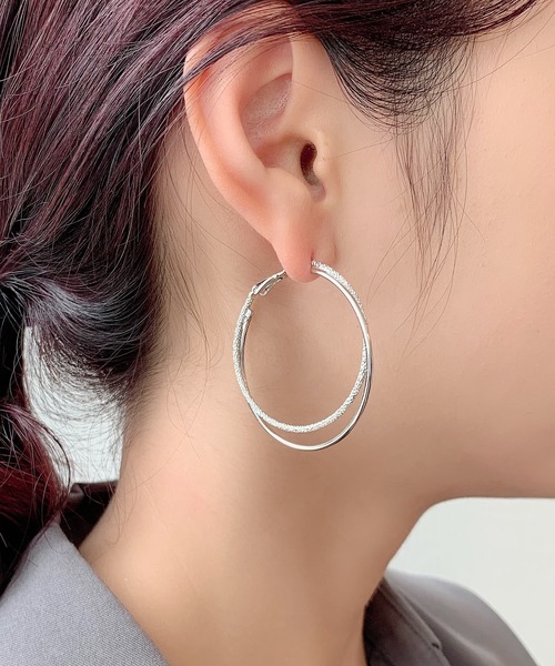 ciite'(シーテ)の「大ぶりグリッターフープピアス (両耳用)(ピアス(両耳用)・レディース・シルバー/ゴールド・FREE)」の2枚目の写真