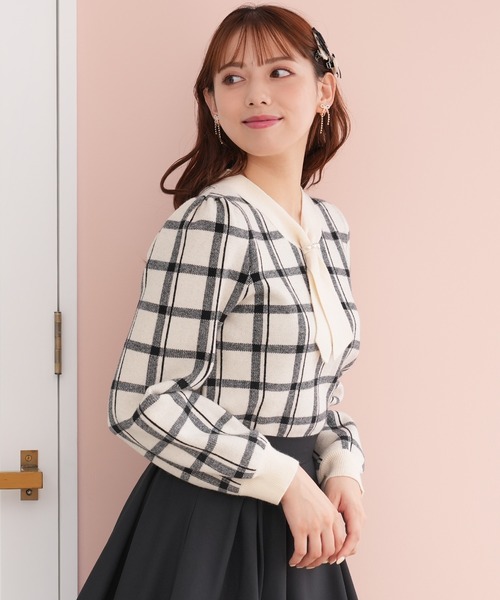 ASTORIA ODIER(アストリアオディール)の「チェック柄パール使いボウタイニット(ニット/セーター・レディース・ピンクベージュ/サックスブルー/ブラック/ホワイト・LARGE/MEDIUM)」の16枚目の写真
