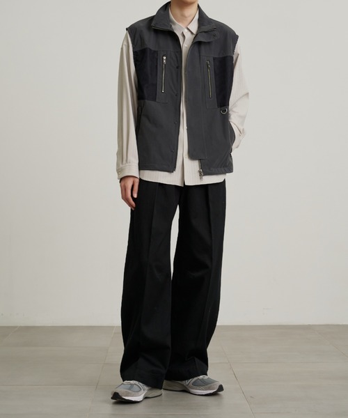 PUBLIC TOKYO(パブリックトウキョウ)の「テックディテールベスト(ベスト・メンズ・ダークグレー/ブラック・1/2)」の11枚目の写真