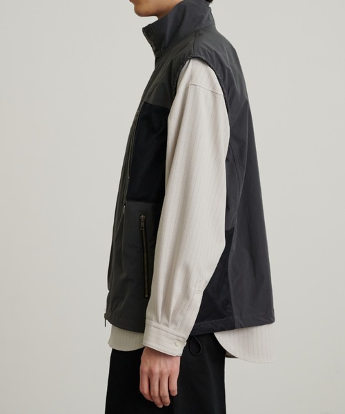 PUBLIC TOKYO(パブリックトウキョウ)の「テックディテールベスト(ベスト・メンズ・ダークグレー/ブラック・1/2)」の13枚目の写真