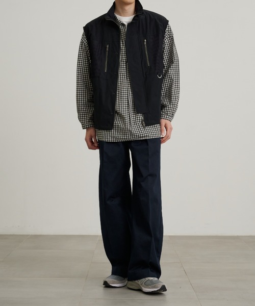 PUBLIC TOKYO(パブリックトウキョウ)の「テックディテールベスト(ベスト・メンズ・ダークグレー/ブラック・1/2)」の4枚目の写真