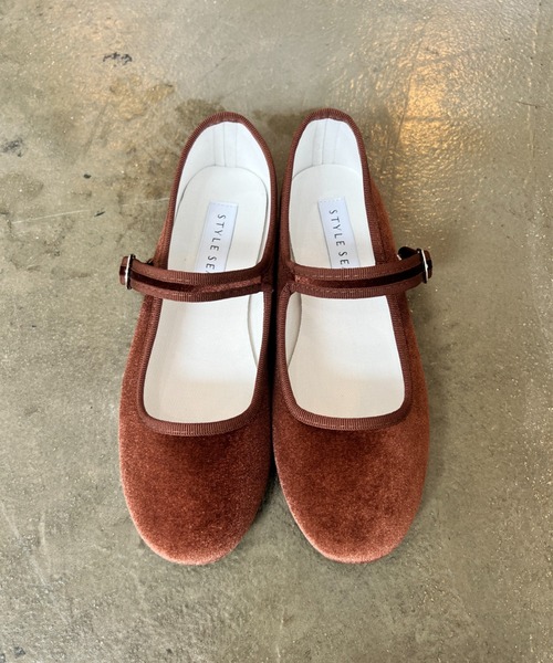 StyleSea（スタイルシー）の「ベルベットストラップラウンドシューズ（バレエシューズ・レディース・シルバー/ピンク/モカ/コバルトブルー/ネイビー/ブラウン/オレンジ/ラベンダー/オリーブ/グレイッシュベージュ/ブラック/テラコッタ・22.5cm/23cm/24cm/23.5cm/25cm/24.5cm）」の2枚目の写真