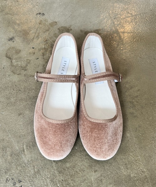 StyleSea（スタイルシー）の「ベルベットストラップラウンドシューズ（バレエシューズ・レディース・シルバー/ピンク/モカ/コバルトブルー/ネイビー/ブラウン/オレンジ/ラベンダー/オリーブ/グレイッシュベージュ/ブラック/テラコッタ・22.5cm/23cm/24cm/23.5cm/25cm/24.5cm）」の5枚目の写真
