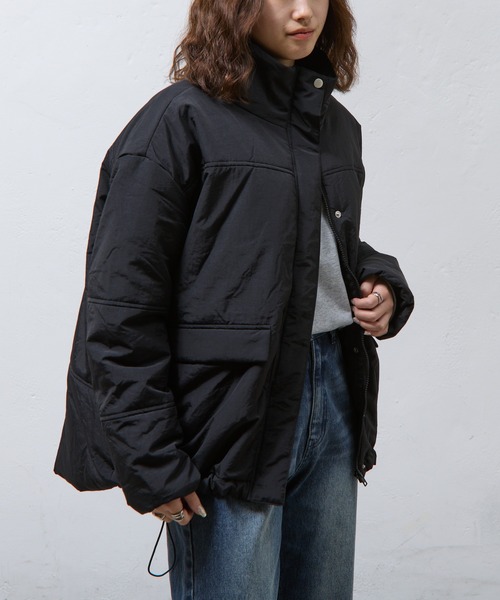 COLONY 2139(コロニートゥーワンスリーナイン)の「スタンド中綿ブルゾン(ダウンジャケット/コート・レディース・ブラック/カーキ・FREE)」の4枚目の写真