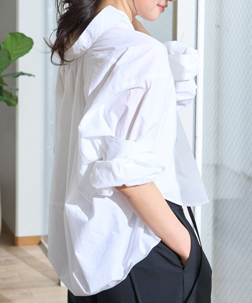 Rouge vif Anna（ルージュヴィフアンナ）の「バックコクーンBIGシャツ（シャツ/ブラウス・レディース・オフホワイト/サックスブルー/モカ・フリー）」の2枚目の写真