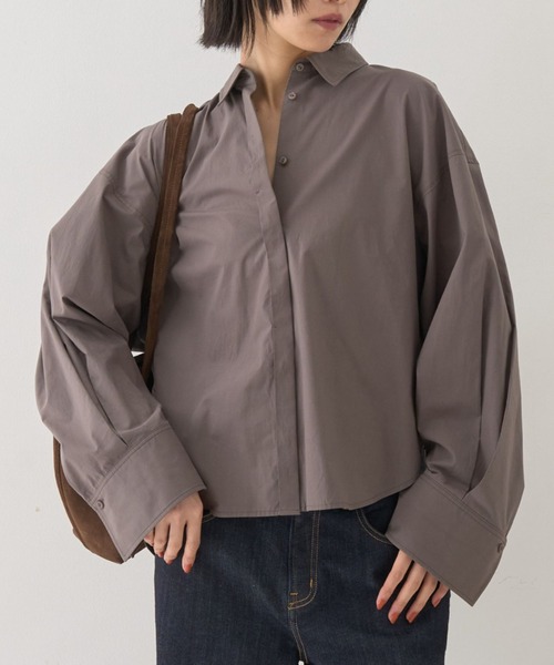 Rouge vif Anna（ルージュヴィフアンナ）の「バックコクーンBIGシャツ（シャツ/ブラウス・レディース・オフホワイト/サックスブルー/モカ・フリー）」の3枚目の写真