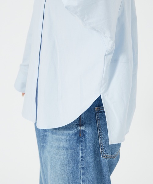 Rouge vif Anna（ルージュヴィフアンナ）の「バックコクーンBIGシャツ（シャツ/ブラウス・レディース・オフホワイト/サックスブルー/モカ・フリー）」の9枚目の写真
