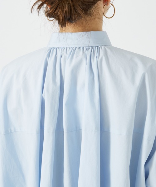 Rouge vif Anna（ルージュヴィフアンナ）の「バックコクーンBIGシャツ（シャツ/ブラウス・レディース・オフホワイト/サックスブルー/モカ・フリー）」の14枚目の写真