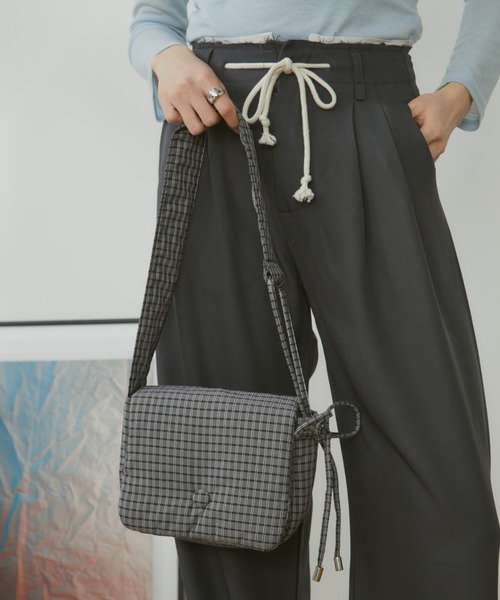 MERLOT（メルロー）の「【500mlペットボトル収納可能】【動画あり】チェックミニショルダーバッグ（ショルダーバッグ・レディース・グレー/ブルー・FREE）」の2枚目の写真