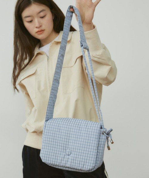 MERLOT（メルロー）の「【500mlペットボトル収納可能】【動画あり】チェックミニショルダーバッグ（ショルダーバッグ・レディース・グレー/ブルー・FREE）」の6枚目の写真