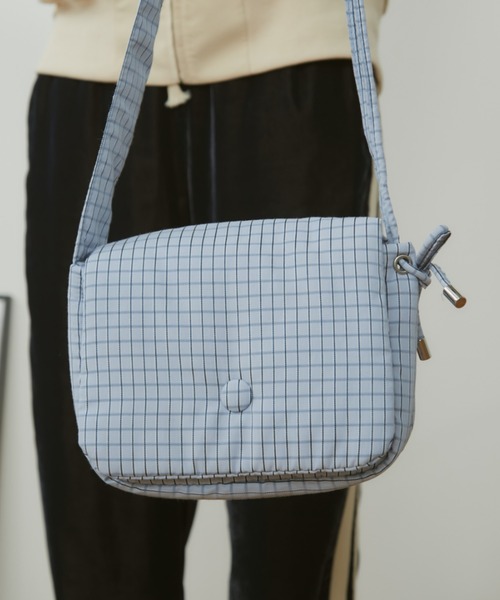 MERLOT（メルロー）の「【500mlペットボトル収納可能】【動画あり】チェックミニショルダーバッグ（ショルダーバッグ・レディース・グレー/ブルー・FREE）」の7枚目の写真