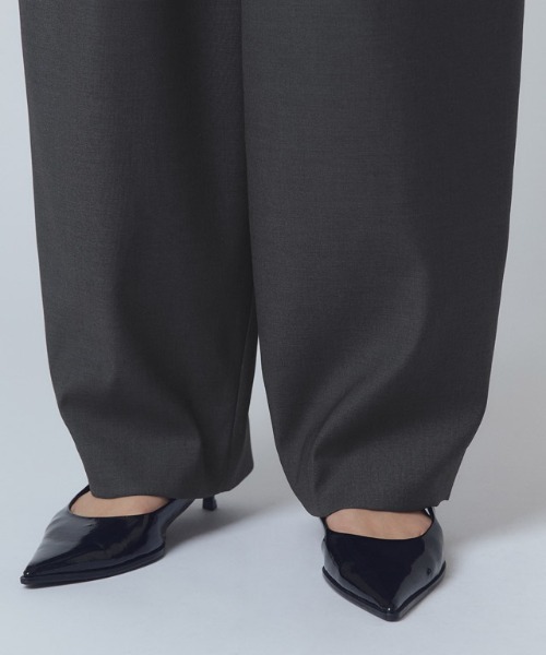 RASW（ラス）の「[RASW]インタックカーブパンツ（スラックス・レディース・グレイッシュベージュ/チャコール・S/M/L）」の10枚目の写真