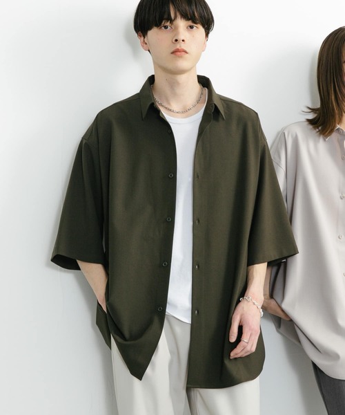 SENSE OF PLACE by URBAN RESEARCH（センスオブプレイスバイアーバンリサーチ）の「『ユニセックス』『イージーケア』エクストラルーズショートスリーブシャツ（シャツ/ブラウス・メンズ・チャコールグレー/ライトベージュ/グリーン・MEDIUM/LARGE）」の17枚目の写真