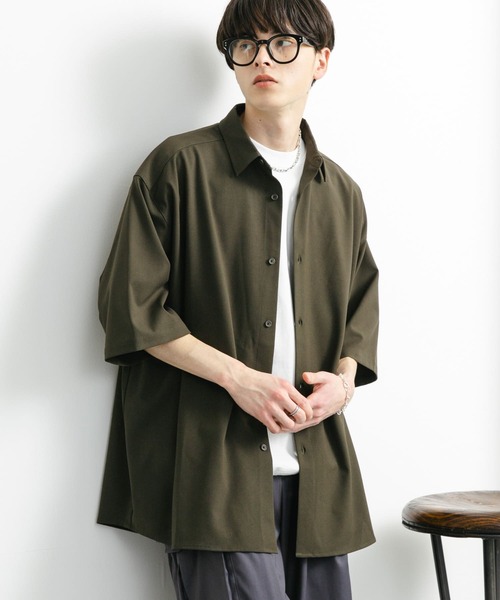 SENSE OF PLACE by URBAN RESEARCH（センスオブプレイスバイアーバンリサーチ）の「『ユニセックス』『イージーケア』エクストラルーズショートスリーブシャツ（シャツ/ブラウス・メンズ・チャコールグレー/ライトベージュ/グリーン・MEDIUM/LARGE）」の19枚目の写真