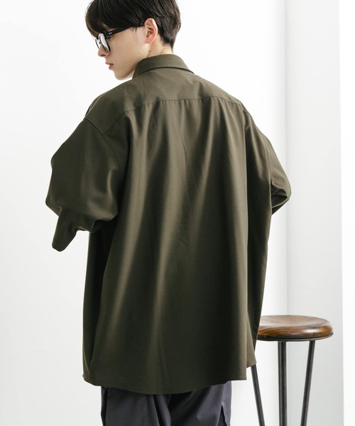 SENSE OF PLACE by URBAN RESEARCH（センスオブプレイスバイアーバンリサーチ）の「『ユニセックス』『イージーケア』エクストラルーズショートスリーブシャツ（シャツ/ブラウス・メンズ・チャコールグレー/ライトベージュ/グリーン・MEDIUM/LARGE）」の21枚目の写真