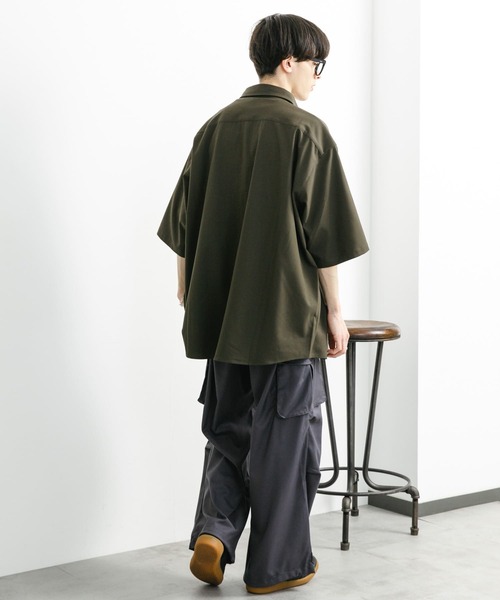 SENSE OF PLACE by URBAN RESEARCH（センスオブプレイスバイアーバンリサーチ）の「『ユニセックス』『イージーケア』エクストラルーズショートスリーブシャツ（シャツ/ブラウス・メンズ・チャコールグレー/ライトベージュ/グリーン・MEDIUM/LARGE）」の13枚目の写真