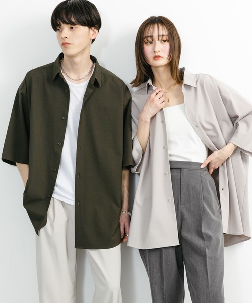 SENSE OF PLACE by URBAN RESEARCH（センスオブプレイスバイアーバンリサーチ）の「『ユニセックス』『イージーケア』エクストラルーズショートスリーブシャツ（シャツ/ブラウス・メンズ・チャコールグレー/ライトベージュ/グリーン・MEDIUM/LARGE）」の4枚目の写真