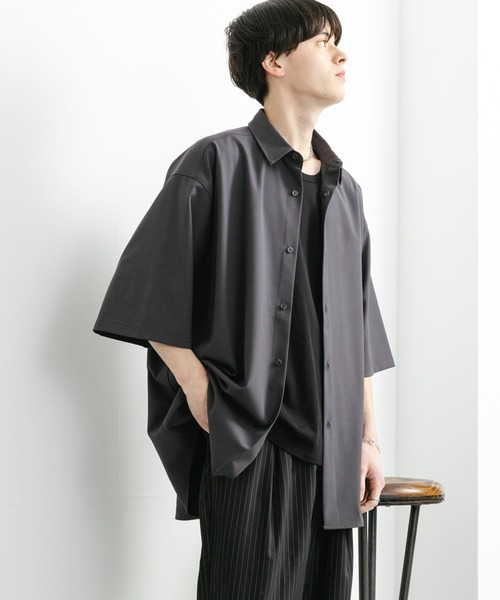 SENSE OF PLACE by URBAN RESEARCH（センスオブプレイスバイアーバンリサーチ）の「『ユニセックス』『イージーケア』エクストラルーズショートスリーブシャツ（シャツ/ブラウス・メンズ・チャコールグレー/ライトベージュ/グリーン・MEDIUM/LARGE）」の9枚目の写真