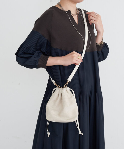 Jena espace merveilleux(ジェナ エスパスメルヴェイユ)の「4WAY巾着バッグ(トートバッグ・レディース・アイボリー/ブラック・FREE)」の5枚目の写真