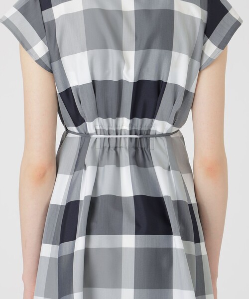 BLUE LABEL CRESTBRIDGE(ブルーレーベルクレストブリッジ)の「クレストブリッジチェックライトクロッシングツイルドレス(ワンピース・レディース・グレー系その他2/オレンジ系その他2/ベージュ系その他・38/36)」の7枚目の写真