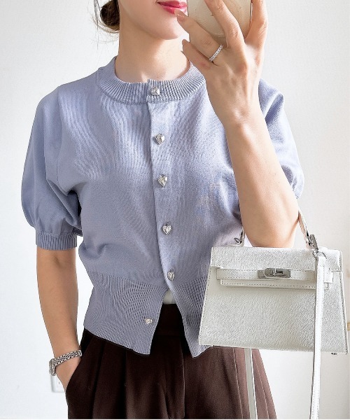 &. NOSTALGIA(アンドドットノスタルジア)の「【ZOZO限定】ハートボタンカーディガン(カーディガン/ボレロ・レディース・ホワイト/ピンク/レッド/ブラック/グレー/グレイッシュブルー・M)」の4枚目の写真