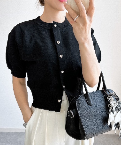 &. NOSTALGIA(アンドドットノスタルジア)の「【ZOZO限定】ハートボタンカーディガン(カーディガン/ボレロ・レディース・ホワイト/ピンク/レッド/ブラック/グレー/グレイッシュブルー・M)」の1枚目の写真