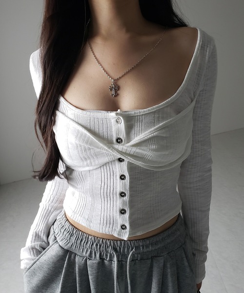 me+em select(ミームセレクト)の「※※【 3color 】フロントボタンオープンネックリブカットソートップス / front button open neck ribbed cutsew tops(Tシャツ/カットソー・レディース・ブラック/グレー/ホワイト・FREE)」の2枚目の写真
