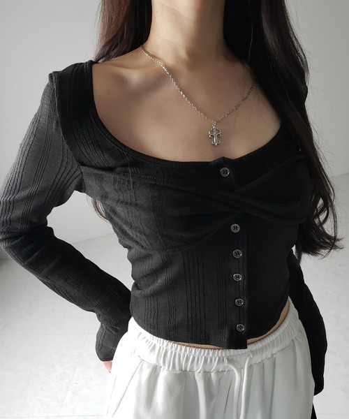 me+em select(ミームセレクト)の「※※【 3color 】フロントボタンオープンネックリブカットソートップス / front button open neck ribbed cutsew tops(Tシャツ/カットソー・レディース・ブラック/グレー/ホワイト・FREE)」の4枚目の写真