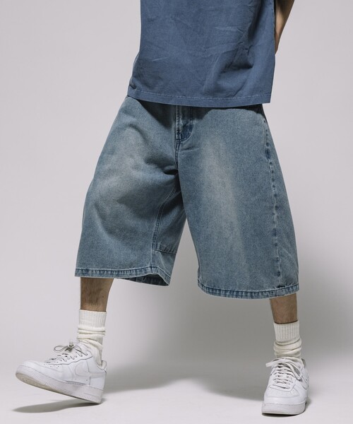 FREAK'S STORE(フリークスストア)の「FREAK’S STORE/フリークスストア ワイドシルエット ヴィンテージ加工 カーブ デニム クロップド ショートパンツ(その他パンツ・メンズ・サックスブルー/ネイビー/ブラック/ダークネイビー・MEDIUM/LARGE)」の2枚目の写真
