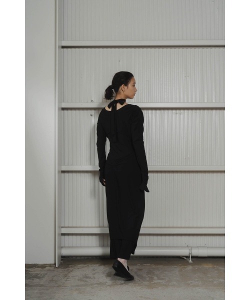 Knuth Marf(クヌースマーフ)の「2way layered one piece(ワンピース・レディース・ブラック/グレイッシュベージュ・SMALL/MEDIUM/X-SMALL)」の4枚目の写真