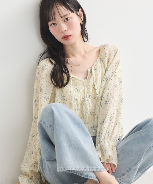 earth music&ecology（アースミュージックアンドエコロジー）の「ナローリボンくしゅくしゅギャザーブラウス（シャツ/ブラウス・レディース・アイボリー/ブラック/ブラウン/その他1・FREE）」の4枚目の写真