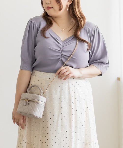 CLETTE(クレット)の「シャーリングハートネック半袖ニット(ニット/セーター・レディース・ピンク/グリーン/パープル/イエロー/ブラック/レッド/ブルー/オフホワイト・LL/4L/3L)」の5枚目の写真