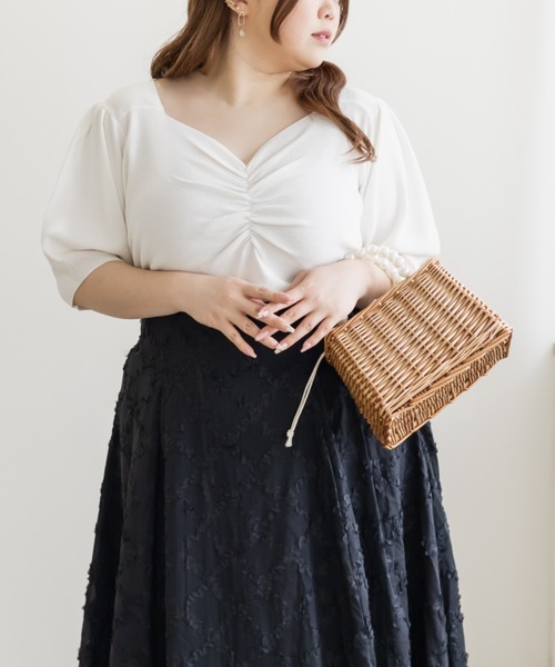 CLETTE(クレット)の「シャーリングハートネック半袖ニット(ニット/セーター・レディース・ピンク/グリーン/パープル/イエロー/ブラック/レッド/ブルー/オフホワイト・LL/4L/3L)」の1枚目の写真