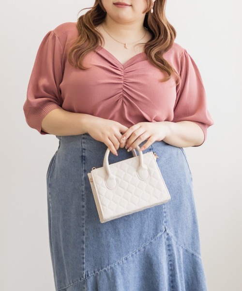 CLETTE(クレット)の「シャーリングハートネック半袖ニット(ニット/セーター・レディース・ピンク/グリーン/パープル/イエロー/ブラック/レッド/ブルー/オフホワイト・LL/4L/3L)」の7枚目の写真