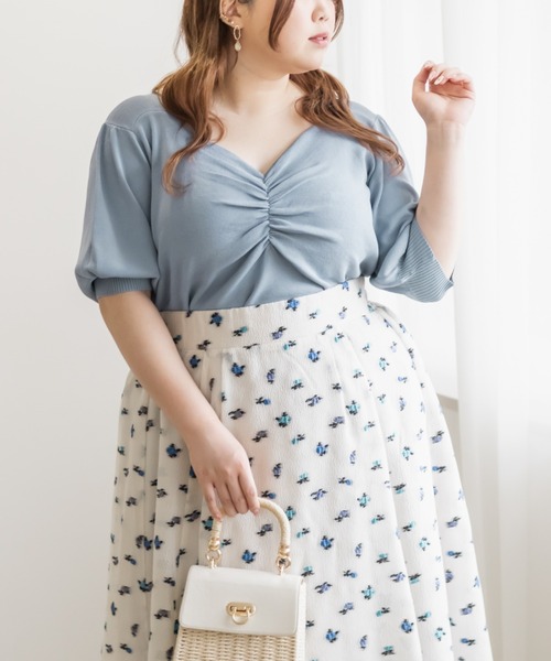 CLETTE(クレット)の「シャーリングハートネック半袖ニット(ニット/セーター・レディース・ピンク/グリーン/パープル/イエロー/ブラック/レッド/ブルー/オフホワイト・LL/4L/3L)」の4枚目の写真