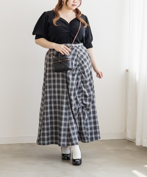 CLETTE(クレット)の「シャーリングハートネック半袖ニット(ニット/セーター・レディース・ピンク/グリーン/パープル/イエロー/ブラック/レッド/ブルー/オフホワイト・LL/4L/3L)」の10枚目の写真