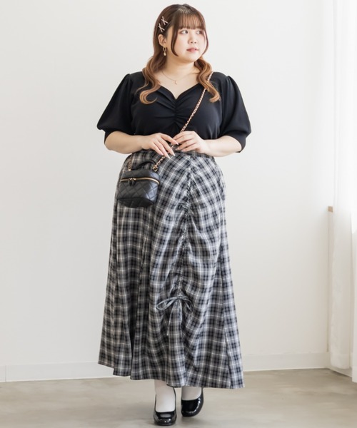 CLETTE(クレット)の「シャーリングハートネック半袖ニット(ニット/セーター・レディース・ピンク/グリーン/パープル/イエロー/ブラック/レッド/ブルー/オフホワイト・LL/4L/3L)」の11枚目の写真