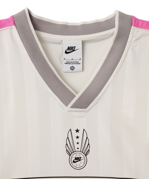 NIKE（ナイキ）の「NIKE AS W NSW V NECK JERSEY / ナイキ ウィメンズ Vネック ジャージー トップ【SP】（ジャージ・レディース・ブラック/アイボリー/レッド・S/L/M）」の8枚目の写真