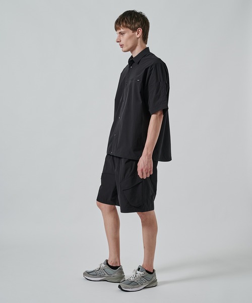 WHITE MOUNTAINEERING（ホワイトマウンテニアリング）の「【White Mountaineering】別注 BLK WIDE CARGO SHORT PANTS（その他パンツ・メンズ・ブラック・1/000/2）」の3枚目の写真