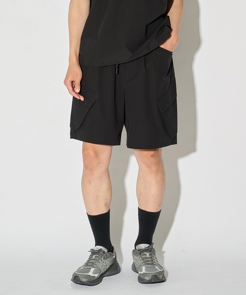 WHITE MOUNTAINEERING(ホワイトマウンテニアリング)の「【White Mountaineering】別注 BLK WIDE CARGO SHORT PANTS / ウォッシャブル / 透湿素材(その他パンツ・メンズ・ブラック・1/000/2)」の7枚目の写真