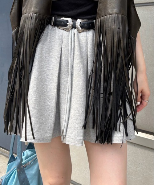 Ameri（アメリ）の「BOX TUCK MINI SKIRT（スカート・レディース・ブラック/グレー・SMALL/MEDIUM）」の2枚目の写真