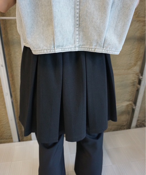 Ameri（アメリ）の「BOX TUCK MINI SKIRT（スカート・レディース・ブラック/グレー・SMALL/MEDIUM）」の6枚目の写真