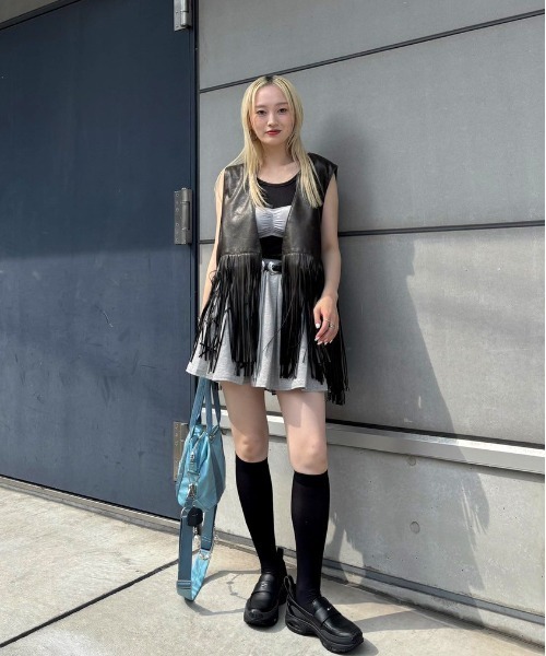 Ameri（アメリ）の「BOX TUCK MINI SKIRT（スカート・レディース・ブラック/グレー・SMALL/MEDIUM）」の7枚目の写真