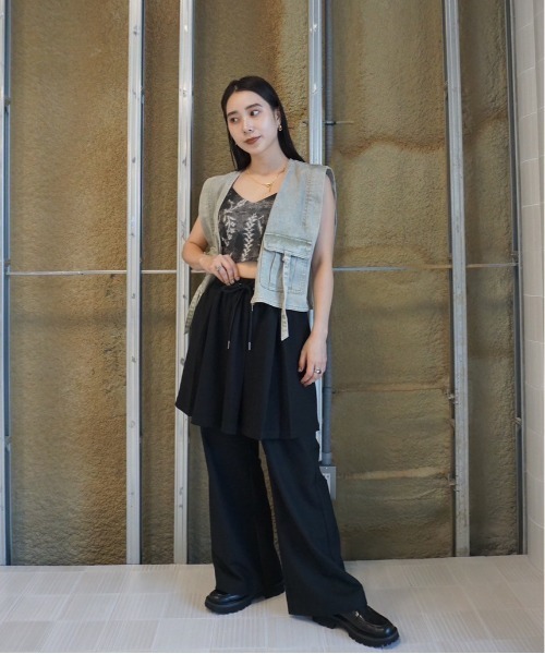 Ameri（アメリ）の「BOX TUCK MINI SKIRT（スカート・レディース・ブラック/グレー・SMALL/MEDIUM）」の3枚目の写真