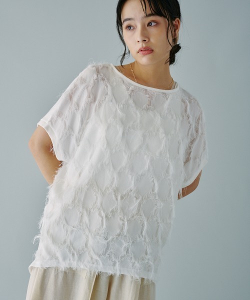 terrace(テラス)の「フロントフリンジシアーパターントップス(シャツ/ブラウス・レディース・オフホワイト/ベージュ/ブラック・MEDIUM)」の2枚目の写真